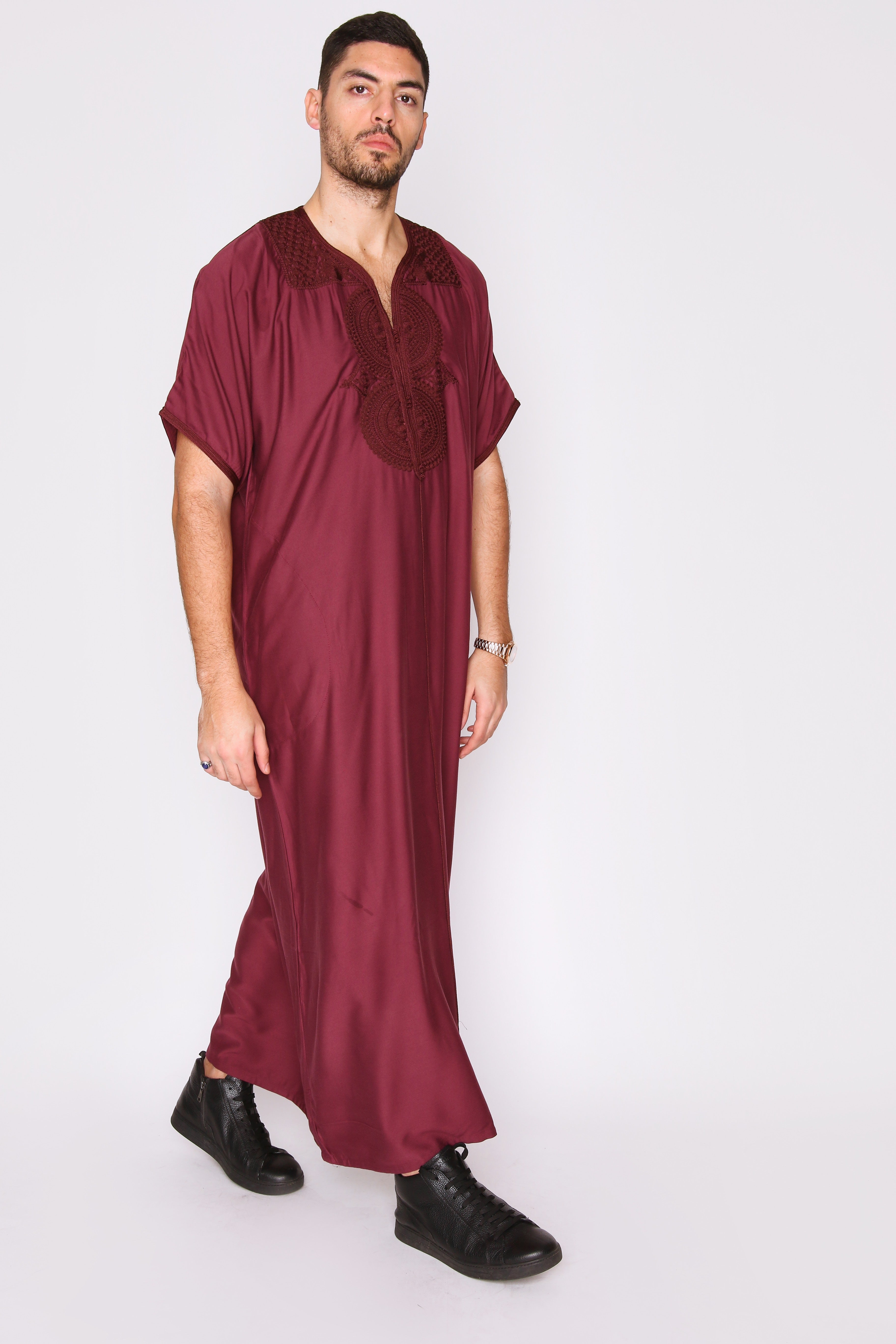 Gandoura Idriss Men's Embroidered Short Sleeve Full-Length Robe Thobe in Burgundy