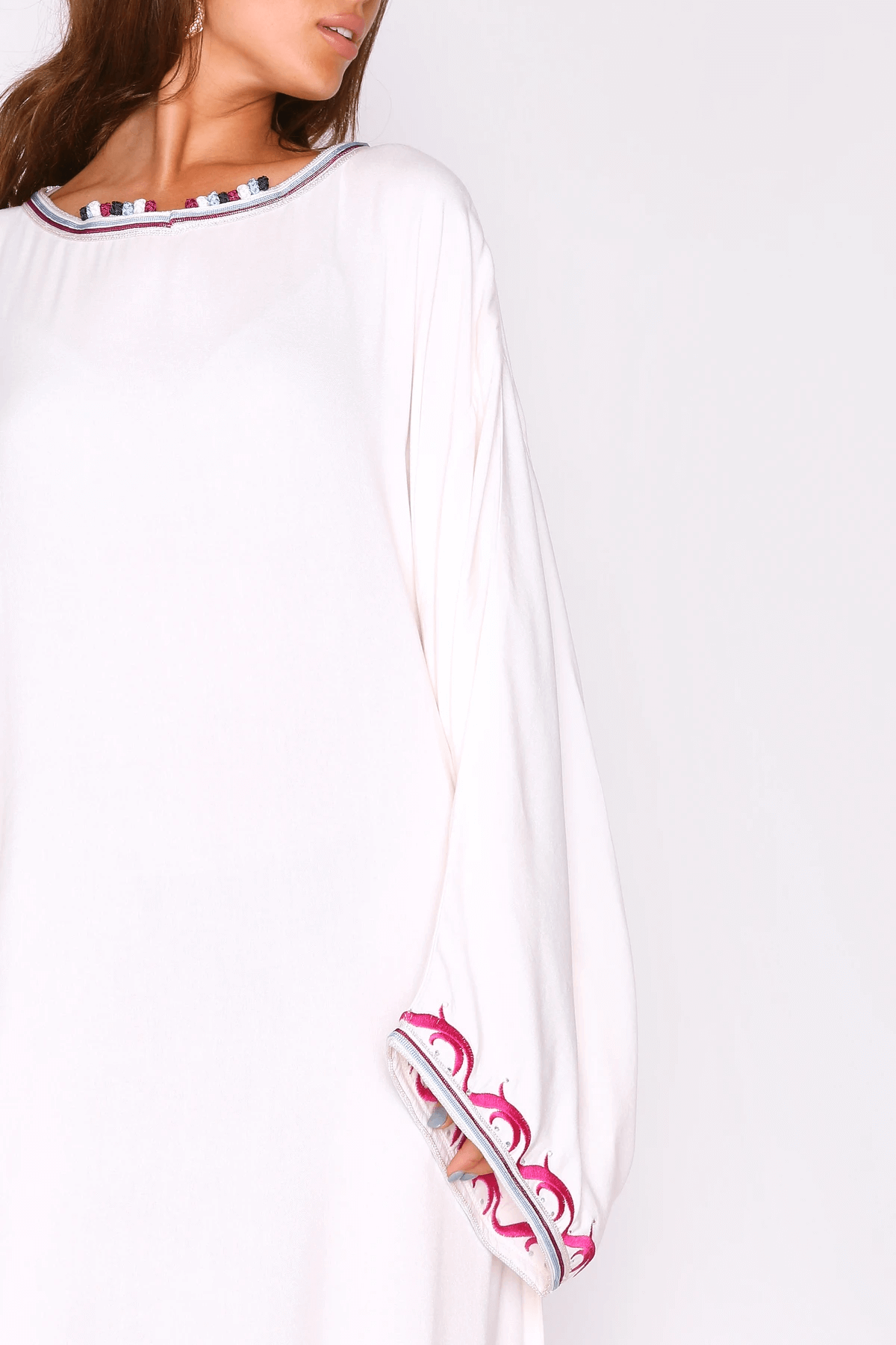 Kaftan Albina Colour Embroidered Long Sleeve Split Hem Maxi Dress in White