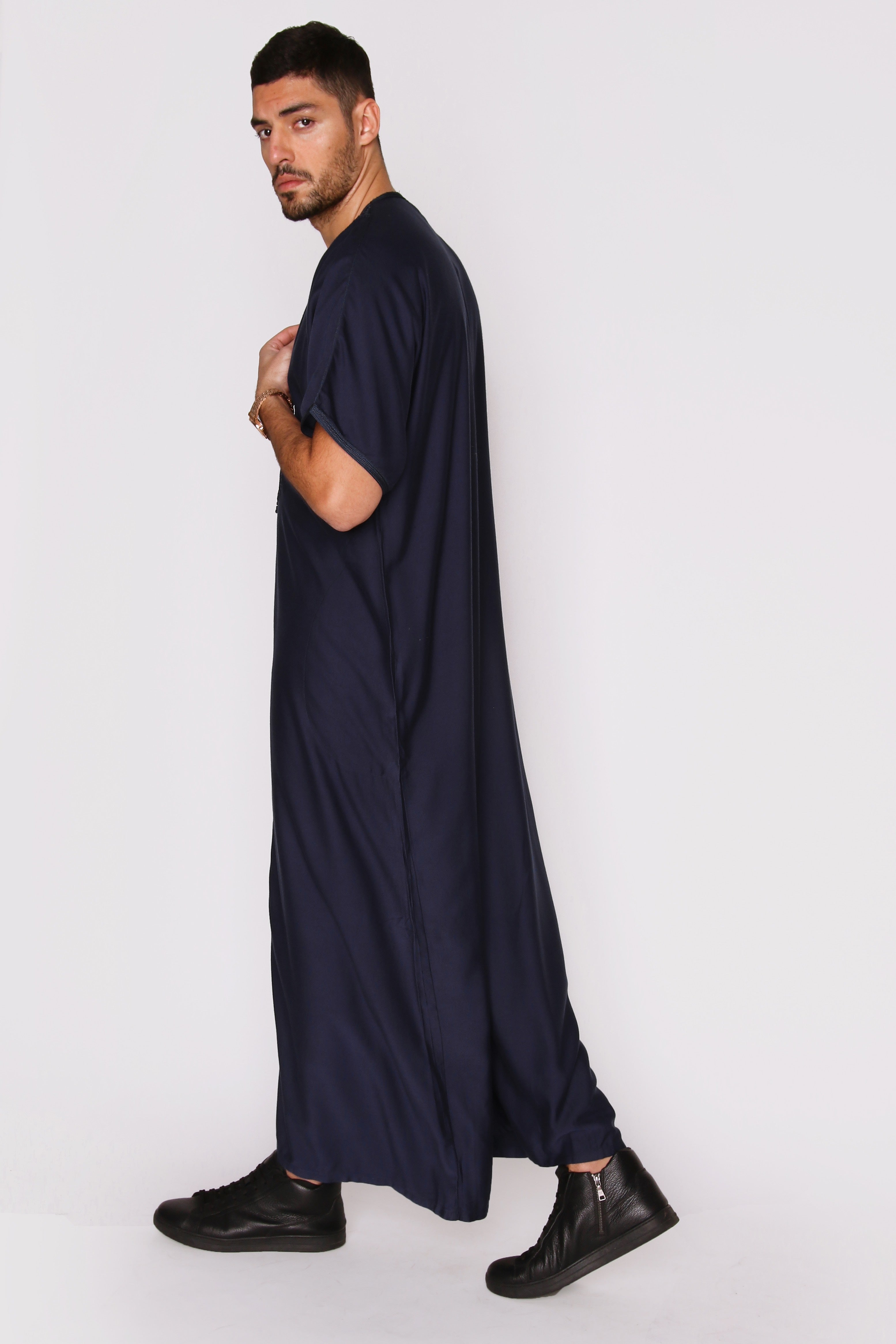 Gandoura Idriss Men's Embroidered Short Sleeve Full-Length Robe Thobe in Rich Deep Blue