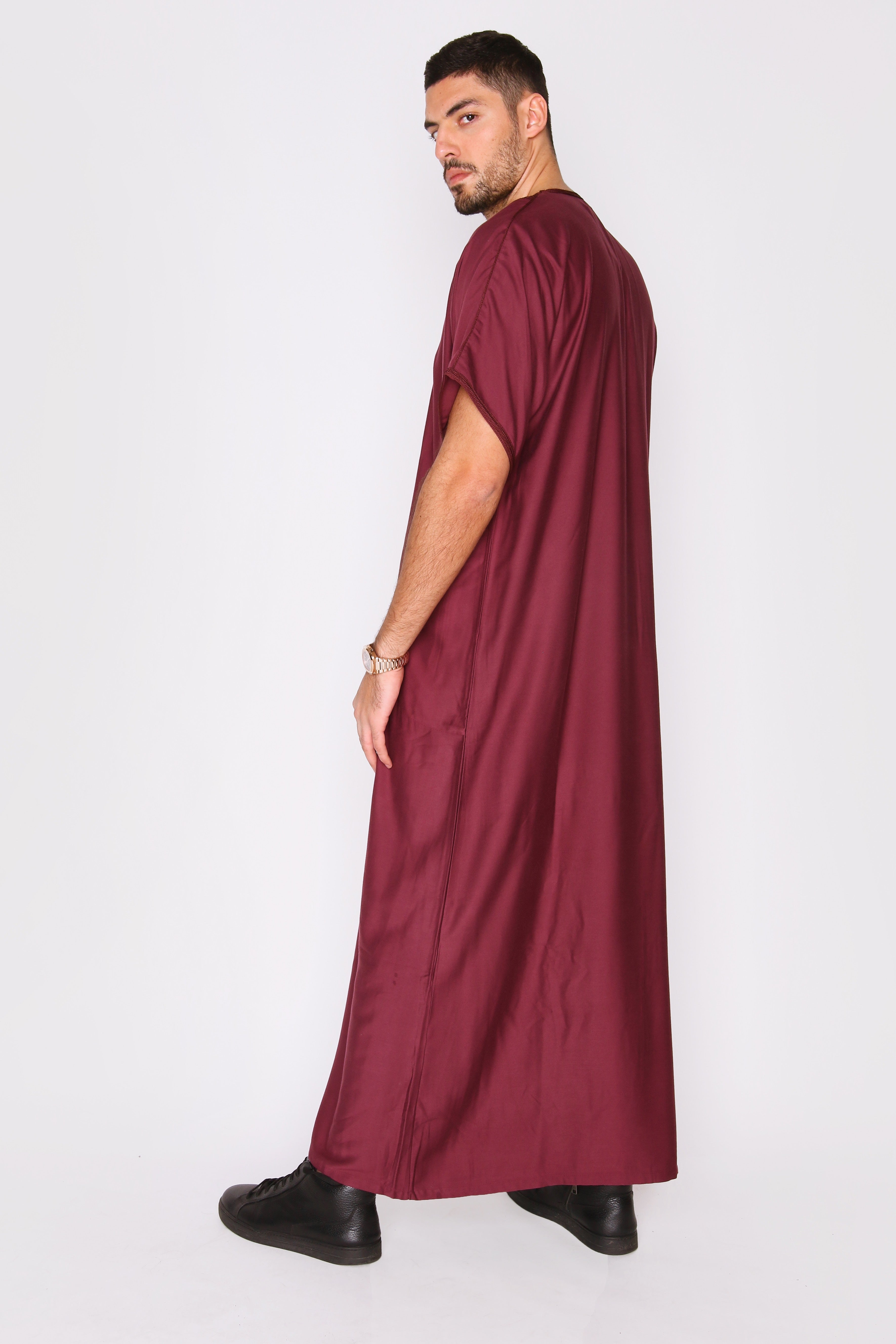 Gandoura Idriss Men's Embroidered Short Sleeve Full-Length Robe Thobe in Burgundy